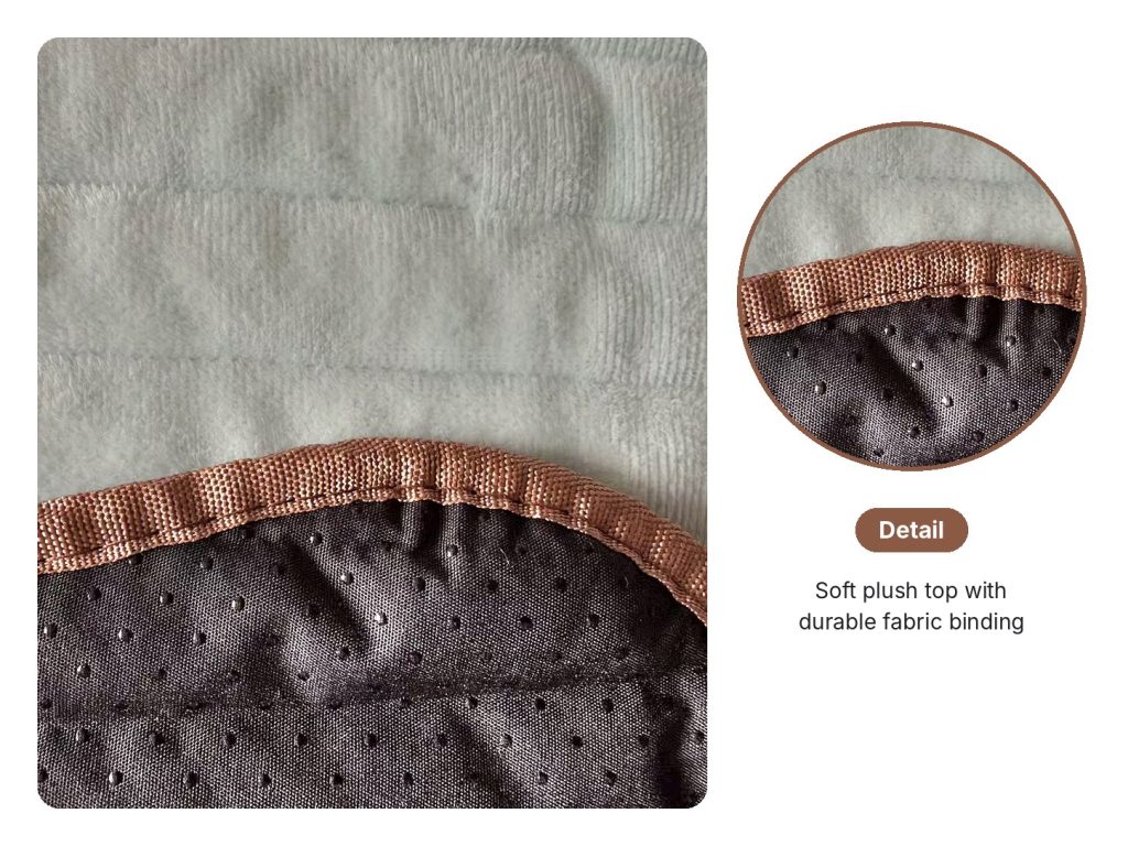 Washable Pet Pad, Mint Round edge and backing detail